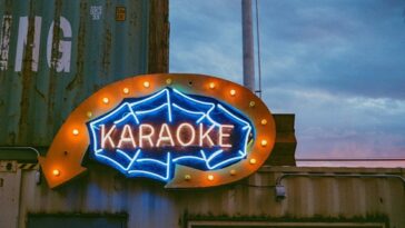 Karaoke box